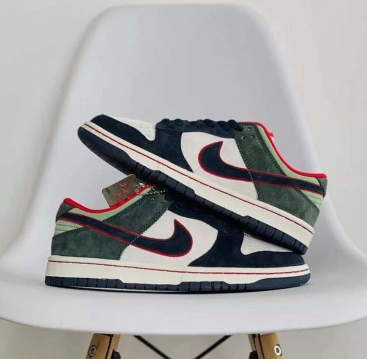 Nike SB Dunk Low Sneakers