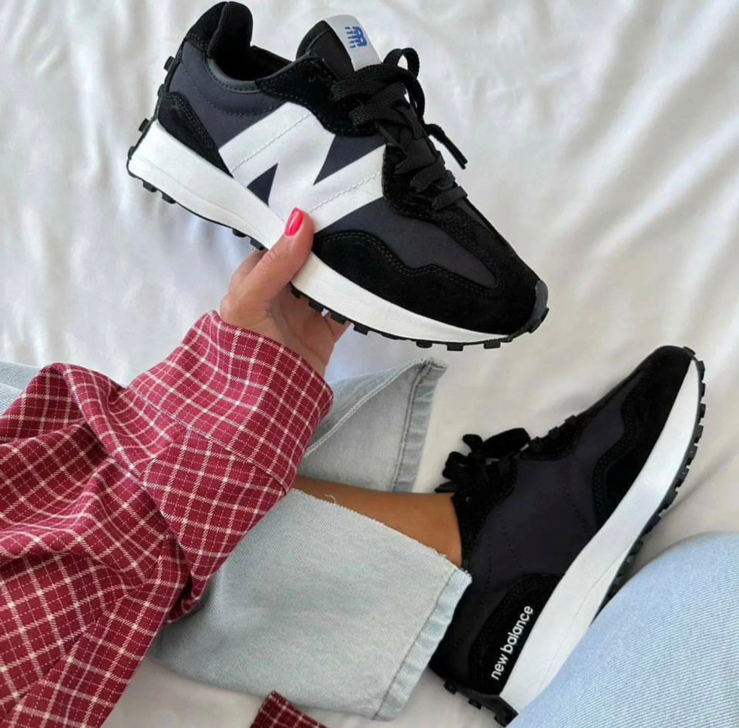 New Balance 327 Black Sneakers