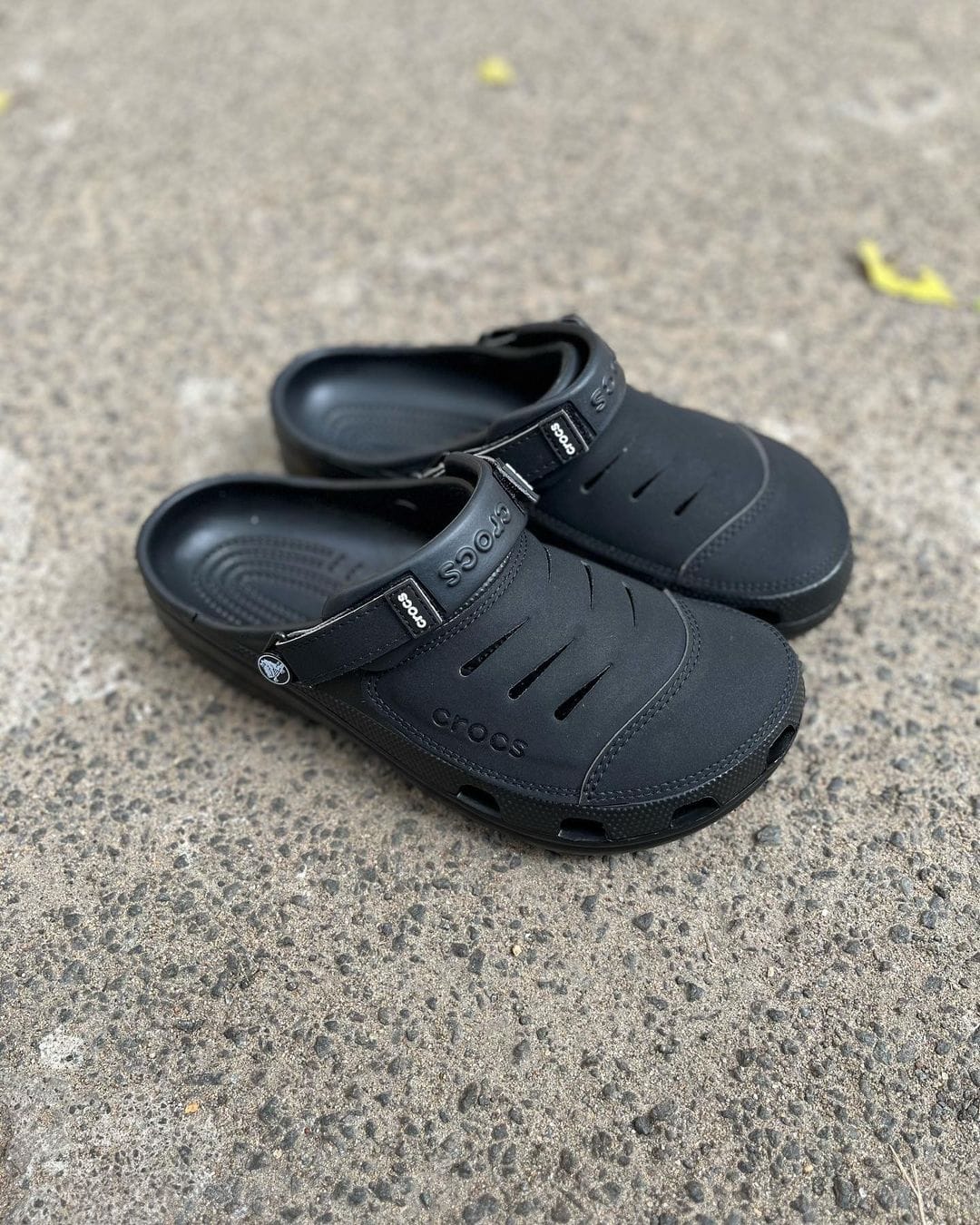 Yukon Vista Black Clogs