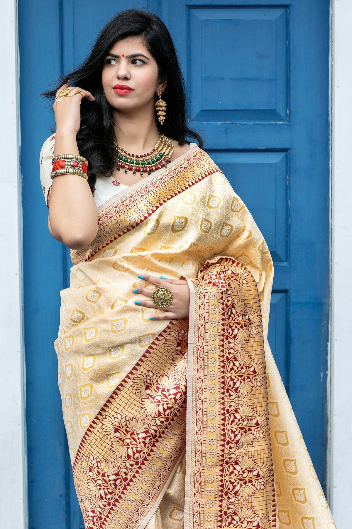 Shopesy Arresting Off-White Colored Festive Wear Woven Banarasi Silk Saree