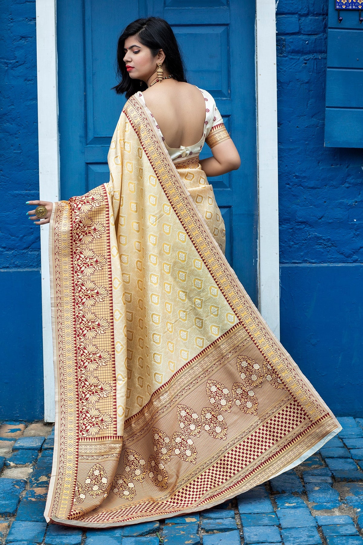 Shopesy Arresting Off-White Colored Festive Wear Woven Banarasi Silk Saree
