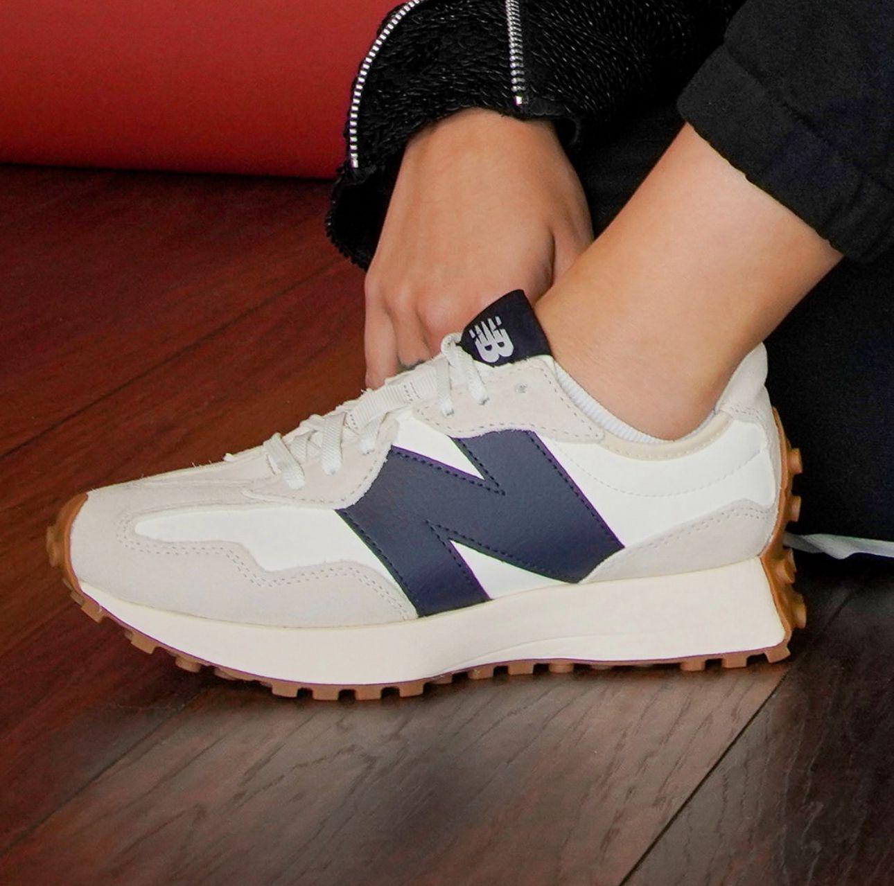 New Balance 327 Navy Sneakers