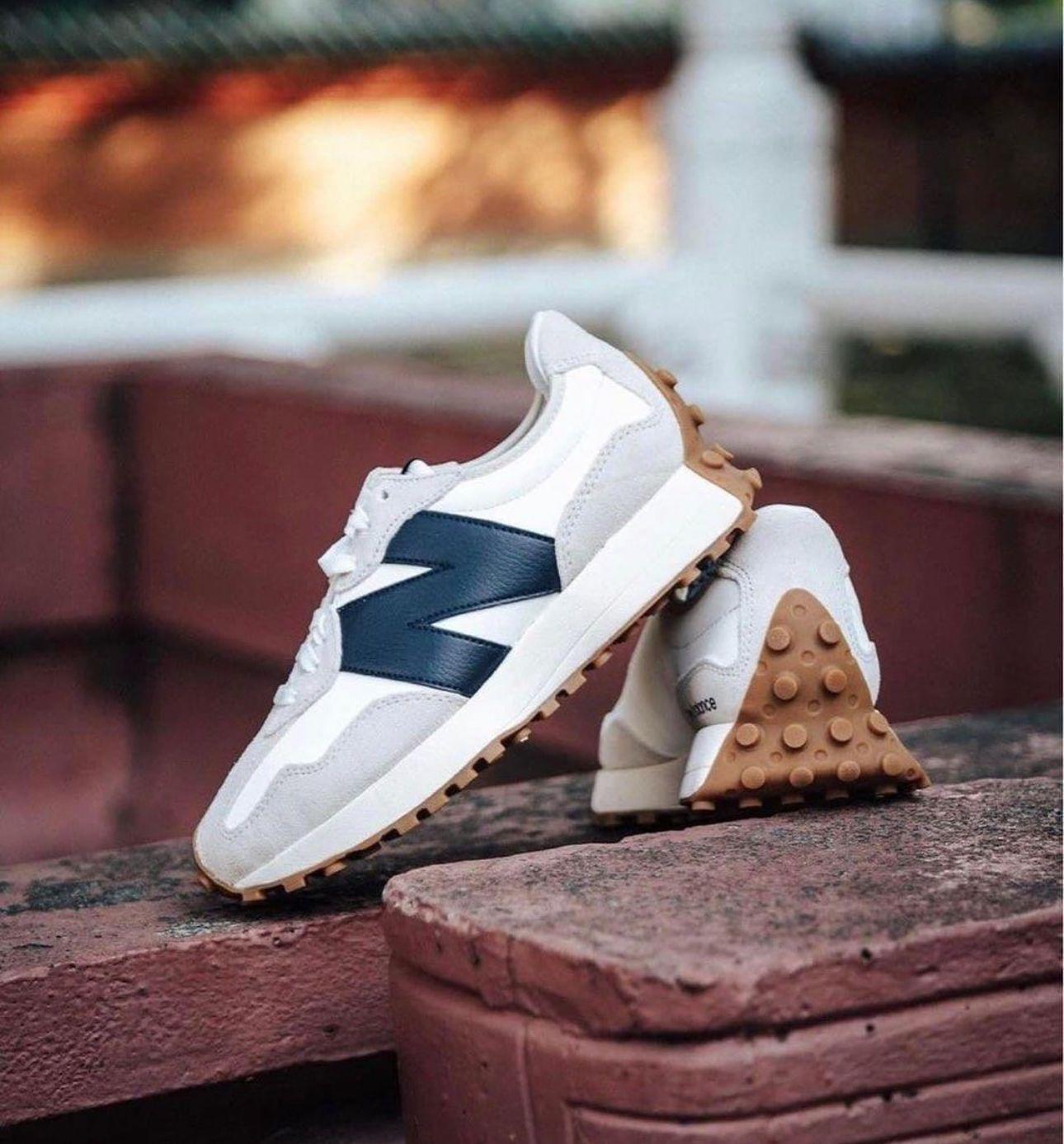 New Balance 327 Navy Sneakers