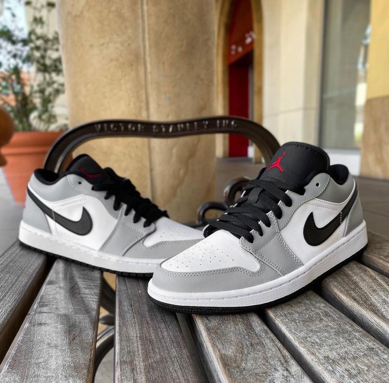 Nike Air 1 Smoke Grey Low Sneakers