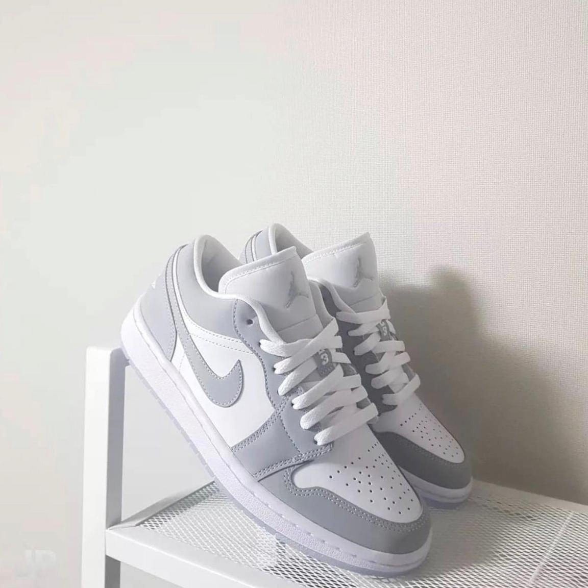Nike Air 1 Wolf Grey Low Sneakers