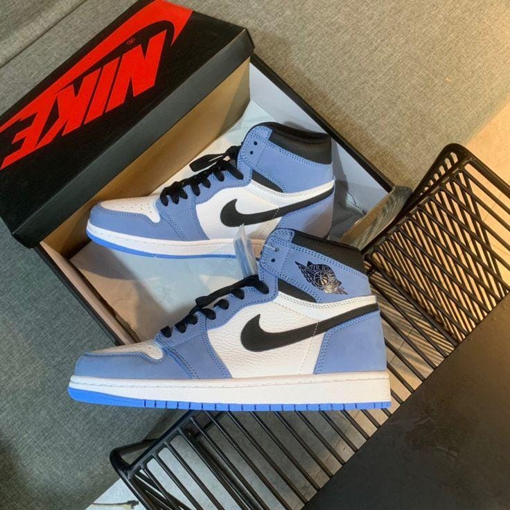 Nike Air Retro 1 University Blue Long Sneakers
