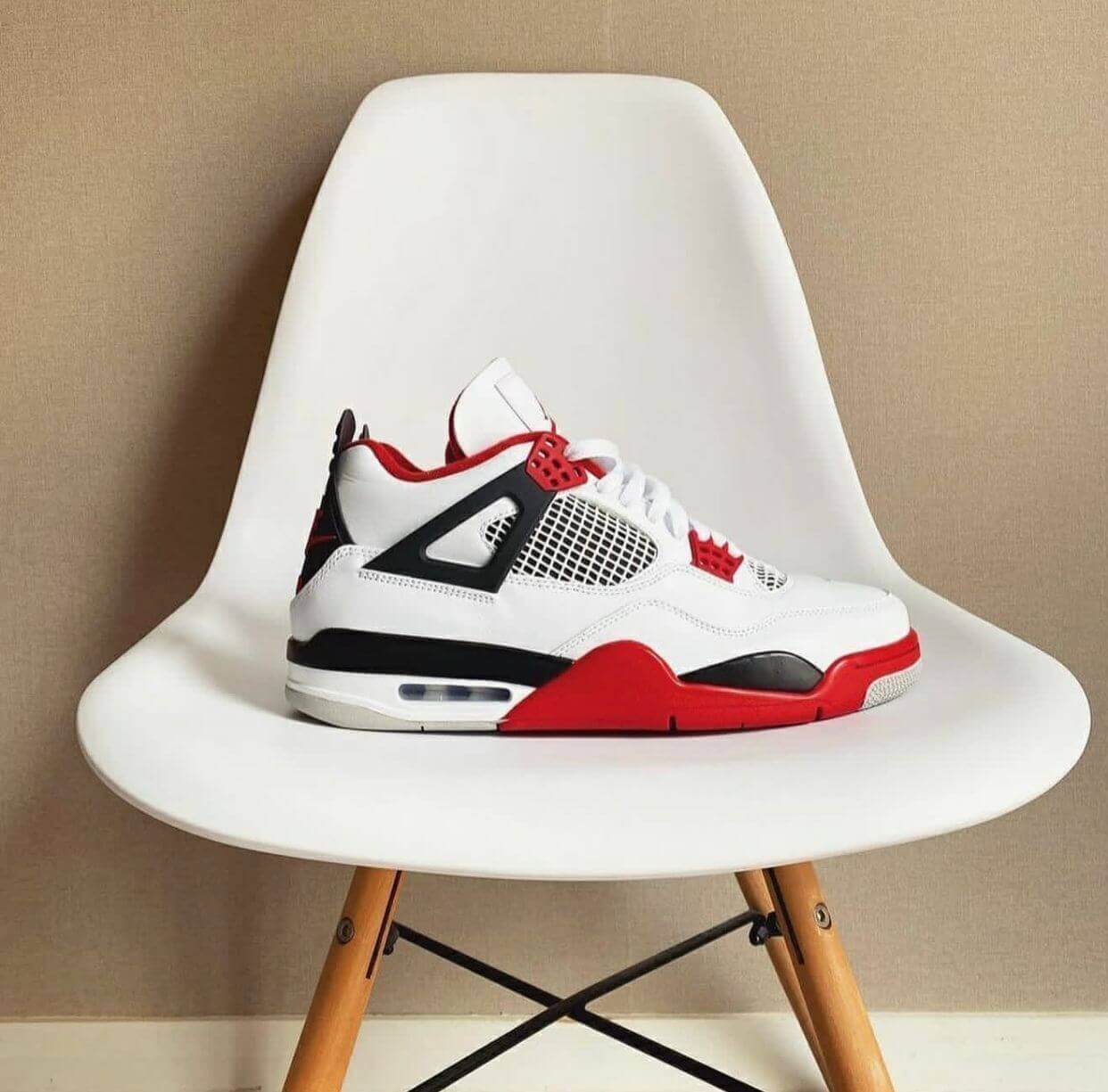 Nike Air Retro 4 Girls Sneakers
