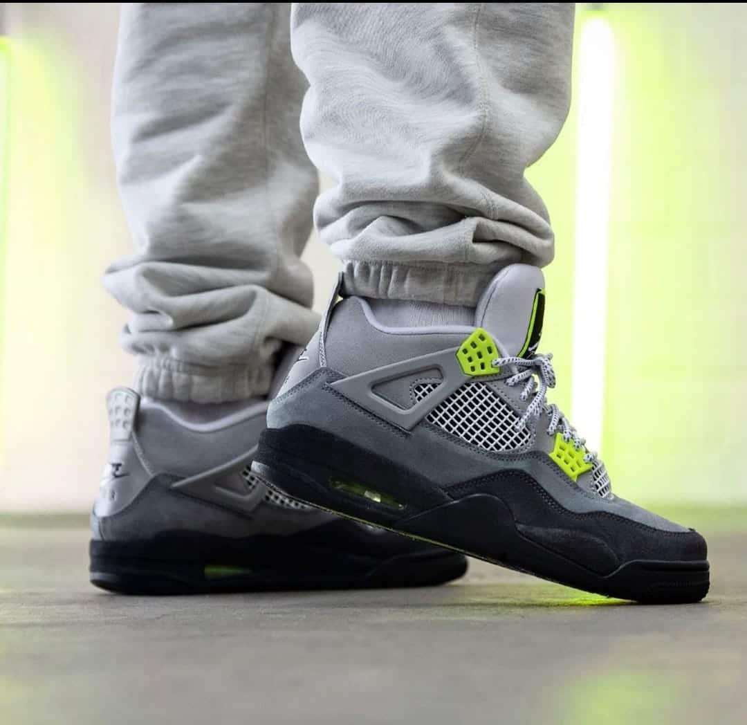 Nike Air Retro 4 Neon Sneakers