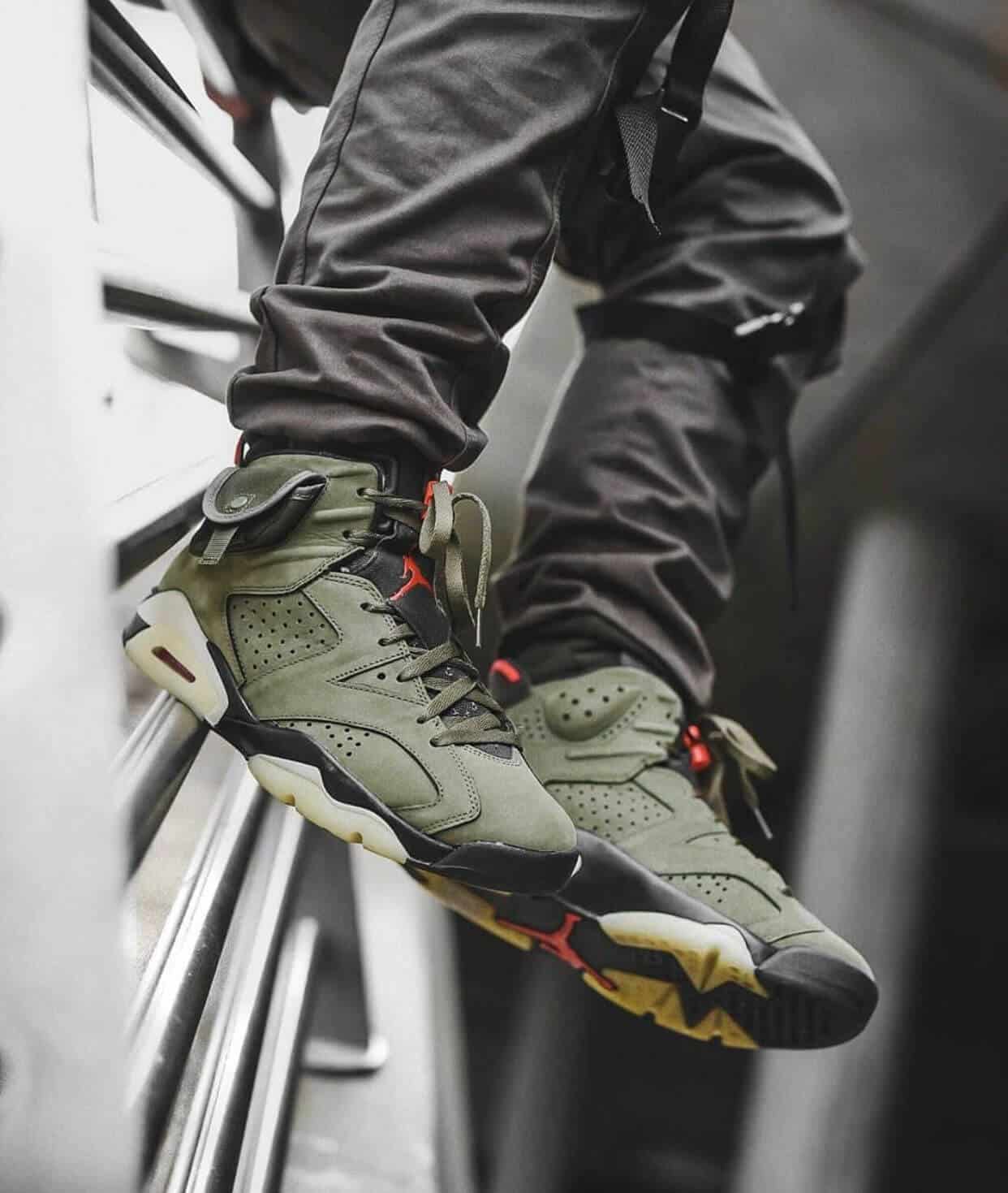 Nike Air Retro 6 Travis Scott Oliva Sneakers