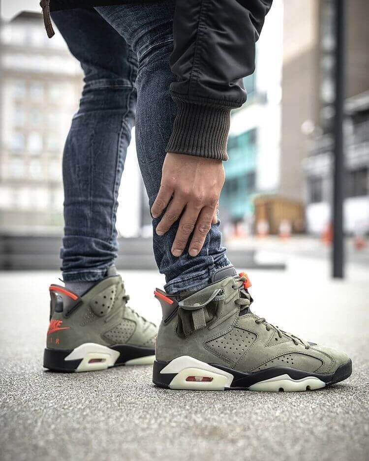 Nike Air Retro 6 Travis Scott Oliva Sneakers