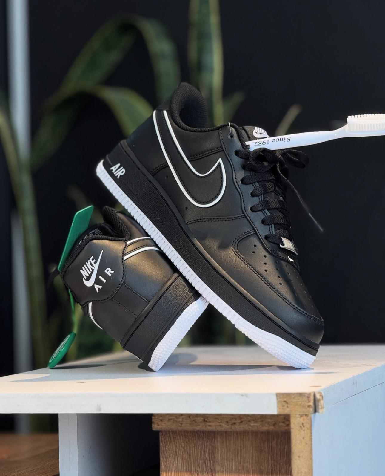 Nike Airforce 1 Black Leather Sneakers
