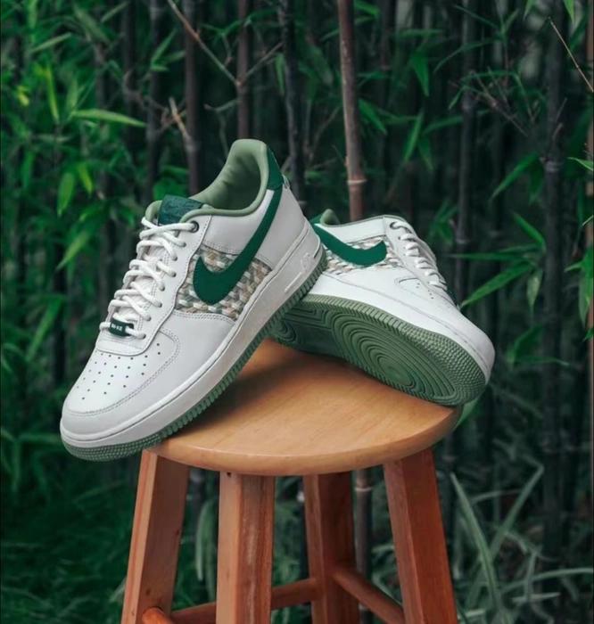 Nike Airforce 1 Green Leather Sneakers
