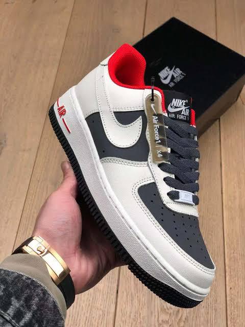 Nike Airforce 1 LV8 Sneakers