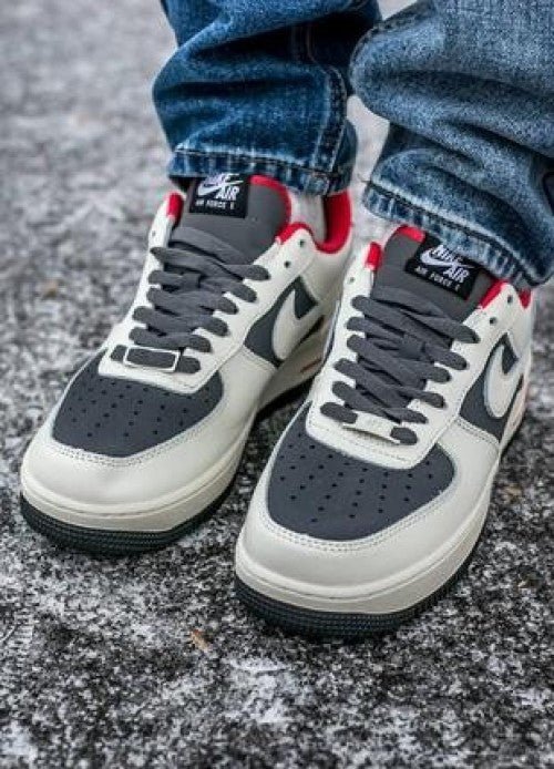 Nike Airforce 1 LV8 Sneakers