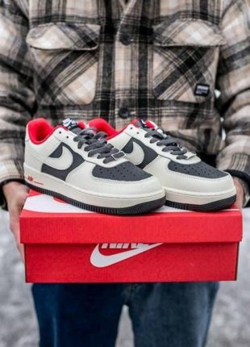 Nike Airforce 1 LV8 Sneakers