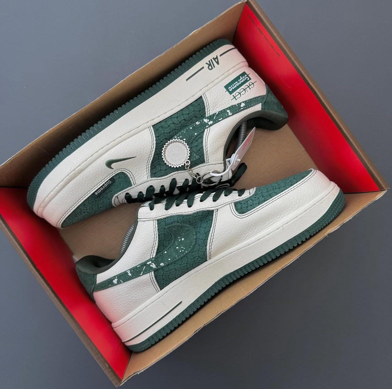 Nike Airforce 1 Supreme Sneakers
