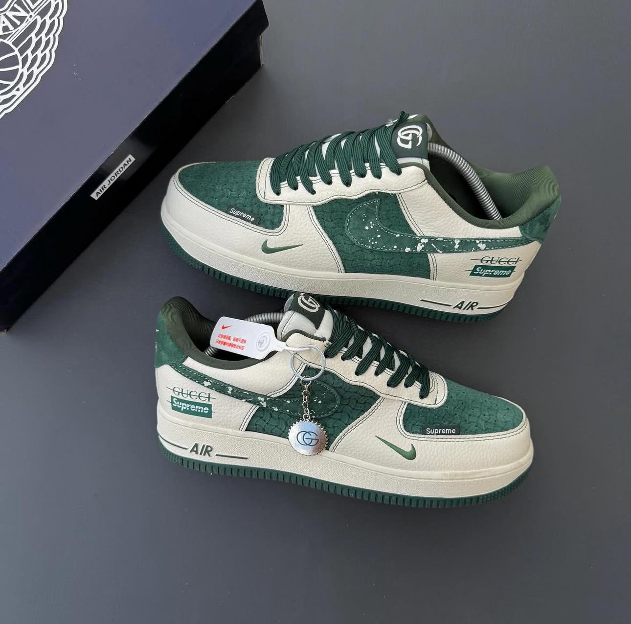 Nike Airforce 1 Supreme Sneakers