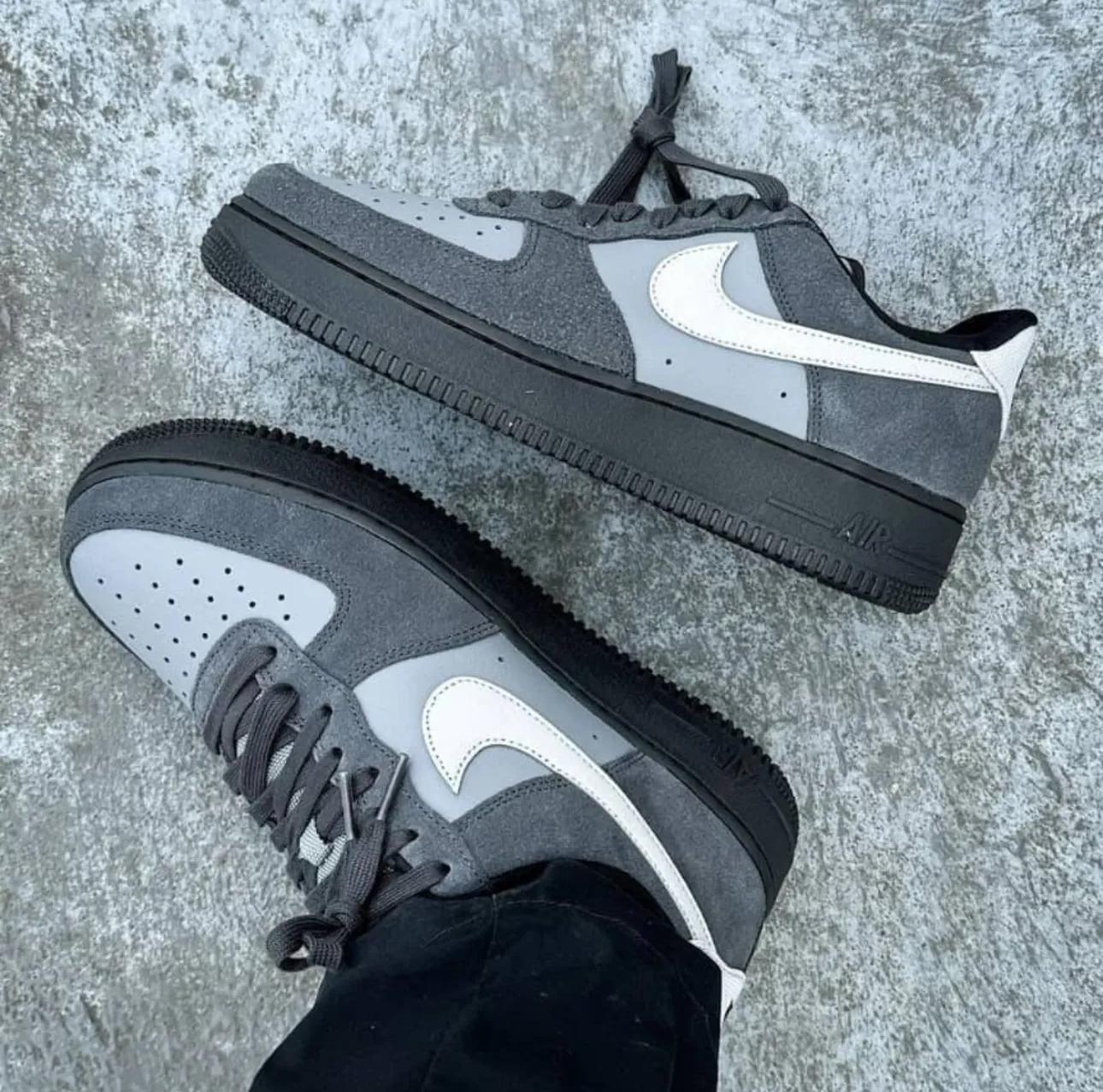 Nike Airforce 1 Wolf Sneakers