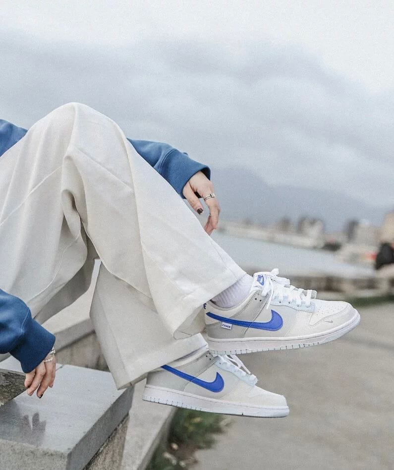 Nike SB Dunk Ivory Hyper Royal Low Sneakers