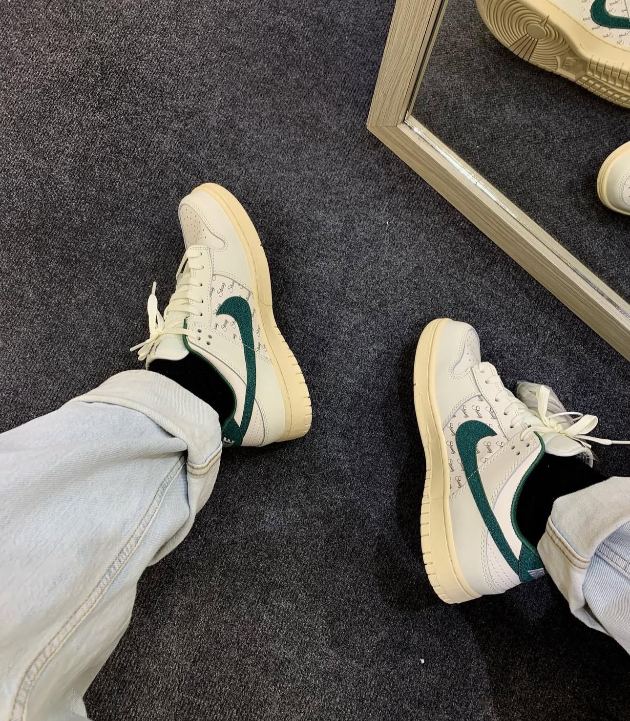 Nike SB Dunk Stussy Sneakers