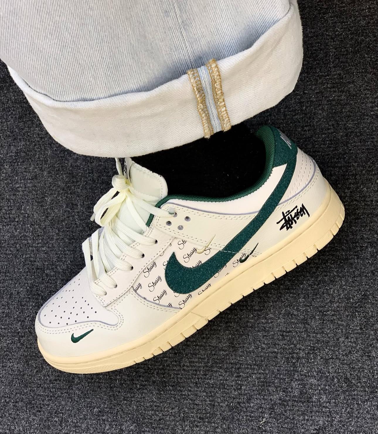 Nike SB Dunk Stussy Sneakers
