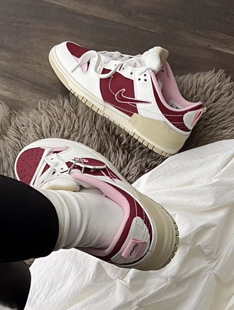 Nike SB Dunk Valentines Day Sneakers