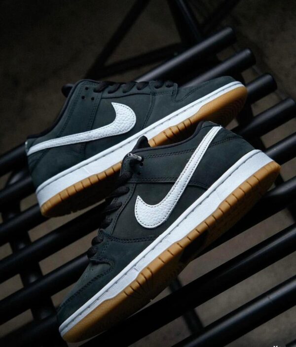 SB Dunk Black Gum