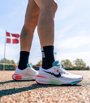 ZoomX Invincible Run 3 White Black Running Shoes